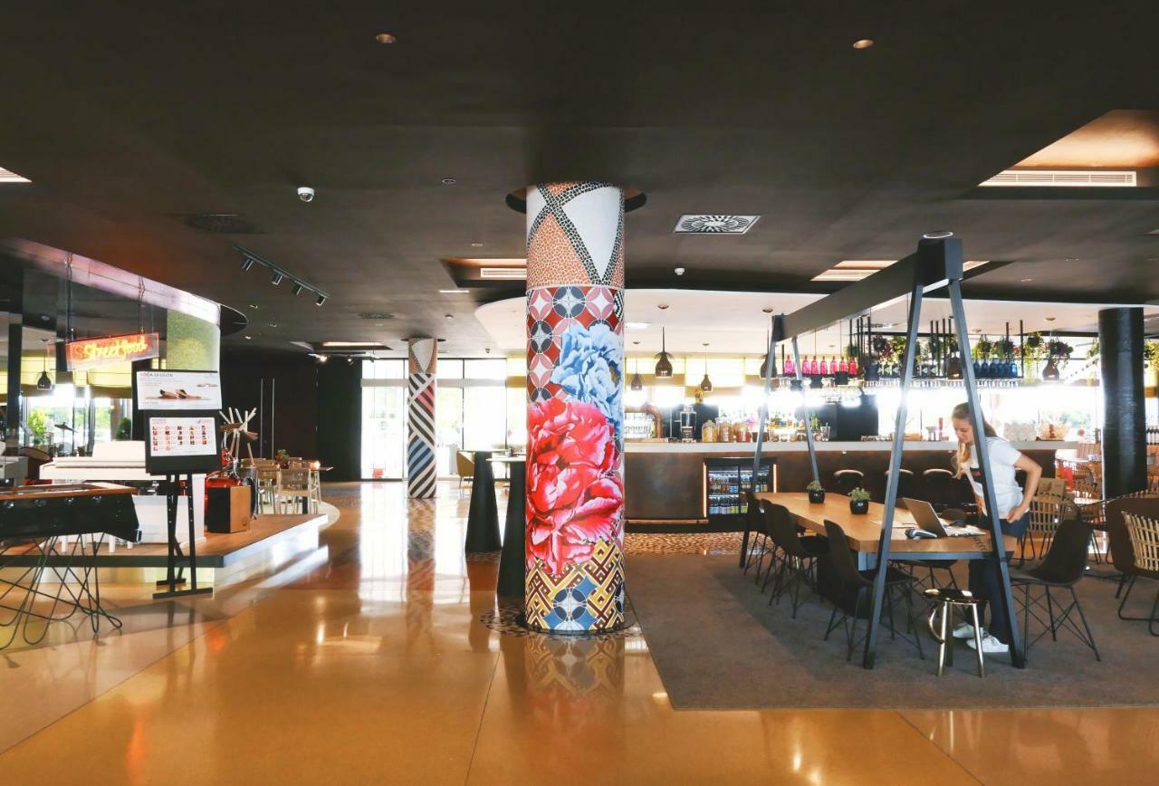 诺富特巴塞罗那科内拉酒店 科尔内拉德罗布雷加特 外观 照片